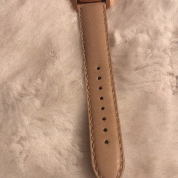 BURBERRY WOMEN'S THE CITY ROUND BEIGE LEATHER STRAP WATCH - Picture 8 of 14